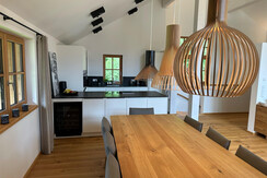 Bright, spacious kitchen