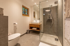 bathroom e with shower