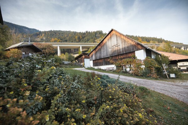Blick auf das Anwesen Hörmann | © Thomas Sattler