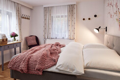 998f35dc-d3fc-40fb-b7f5-23c52d67a16c