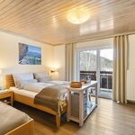 Photo of triple room with shower, WC