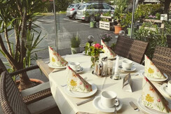 Frühstück im Wintergarten