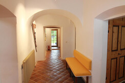 Pilgerherberge FeWo groß Flur zwischen Küche und B