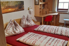 Doppelzimmer mit ausziehbarer Couch_ Maierbrugger