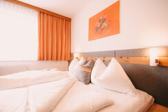 Schlafzimmer mit Bad App. Ennstal