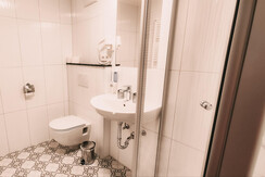 Bad kleines Doppelzimmer