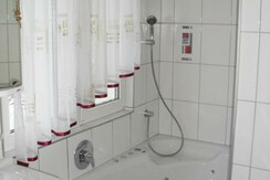 PrivatzimmerDorfer-Badezimmer-Murtal