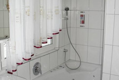 PrivatzimmerDorfer-Badezimmer-Murtal