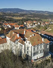 Schloss Aichberg_Luftaufnahme_Oststeiermark | © Schloss Aichberg | Suppan | © Schloss Aichberg