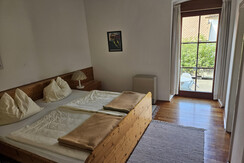 Wohnung 1. Stock Schlafzimmer 2