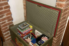 Werkstattl Truhe mit Spielsachen