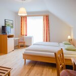 Photo of Double room, bath, toilet, balcony | © karin bergmann