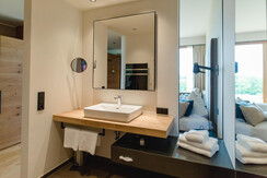 Panoramicroom with balcony