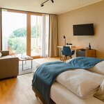 Photo of Double room, bath, toilet, facing the pool | © Karin Bergmann