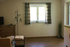 APP BH Wohnzimmer mit Fenster nach Norden und Nord