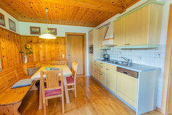 Küche mit Essbereich