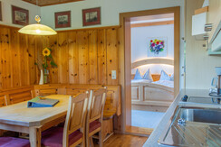 Küche mit Blick ins Schlafzimmer