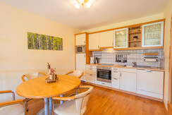 Küche mit Essbereich