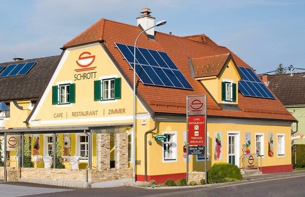 Gasthof Schrott_Aussenansicht_Oststeiermark | © Cafe-Restaurant- SCHROTT