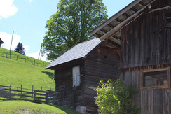 Ein Stoizimmerfensterblick