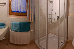 Rodlerhof, Bad Zimmer 4