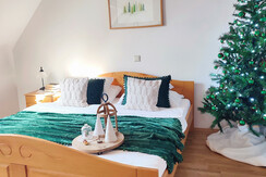 Weihnachtszimmer mit Christbaum