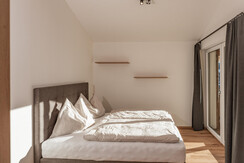 Hauptschlafzimmer mit direkten Balkon Zugang