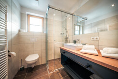 Badezimmer mit Dusche