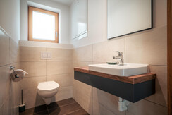 Separate Toilette im Vorraum