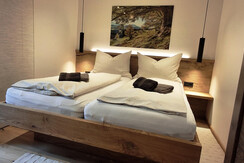 Twin room with private bathroom