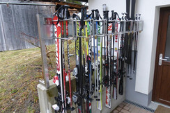 Lockable ski storage
