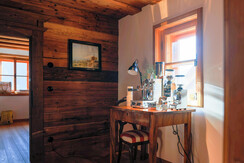 Das Schmiedgut, Bad Aussee, Holztisch