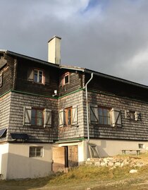 Hütte außen | © Manuela Apuchtin | Schutzhaus Turnaueralm | © Manuela Apuchtin | Schutzhaus Turnaueralm