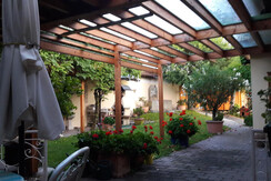 Unser Innenhof  Eingang mit Reception