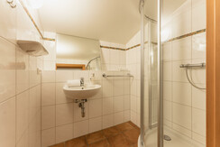 Badezimmer 1 im App. Stadl