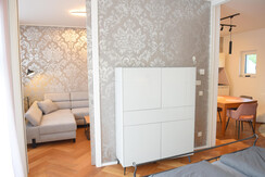 Blick vom Schlafzimmer in den Wohnraum