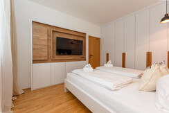 Top 4 - Bedroom with double bed