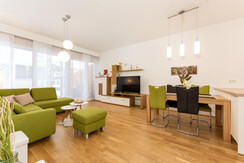 Top 2 - spacious and bright eat-in kitchen