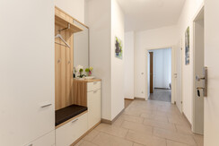 Top 6 - Anteroom with wardrobe