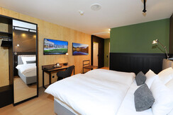 Natürliches Designzimmer im Steiermarkhof Graz