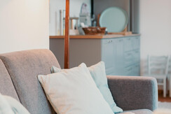 Strandcafe Hideaway 1 Wohnzimmer