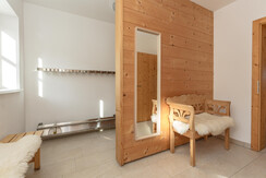 Open entrance area with ski heating