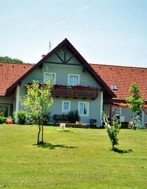 Haus mit Liegewiese | Teichhof Samwald