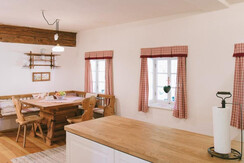 Der Esstisch im Wohnbereich des Loft