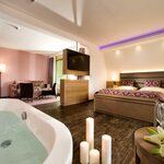 Photo of Wellness, Suite, shower and bath tub, superior | © Thermenhotel Vier Jahreszeiten Loipersdorf