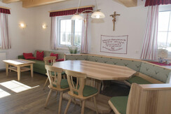 Torbauerhütte, Tauplitzalm, large dining area
