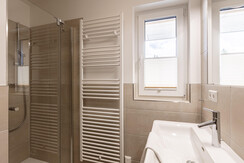 Badezimmer mit Dusche