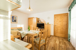 eat-in kitchen