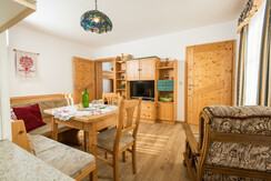 eat-in kitchen