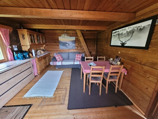 Wohnküche in der Hollererhütte in Geistthal-Söding | © Barbara Huber